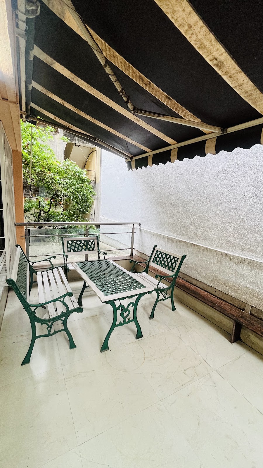 Terrace Garden Lounge with Patio Table