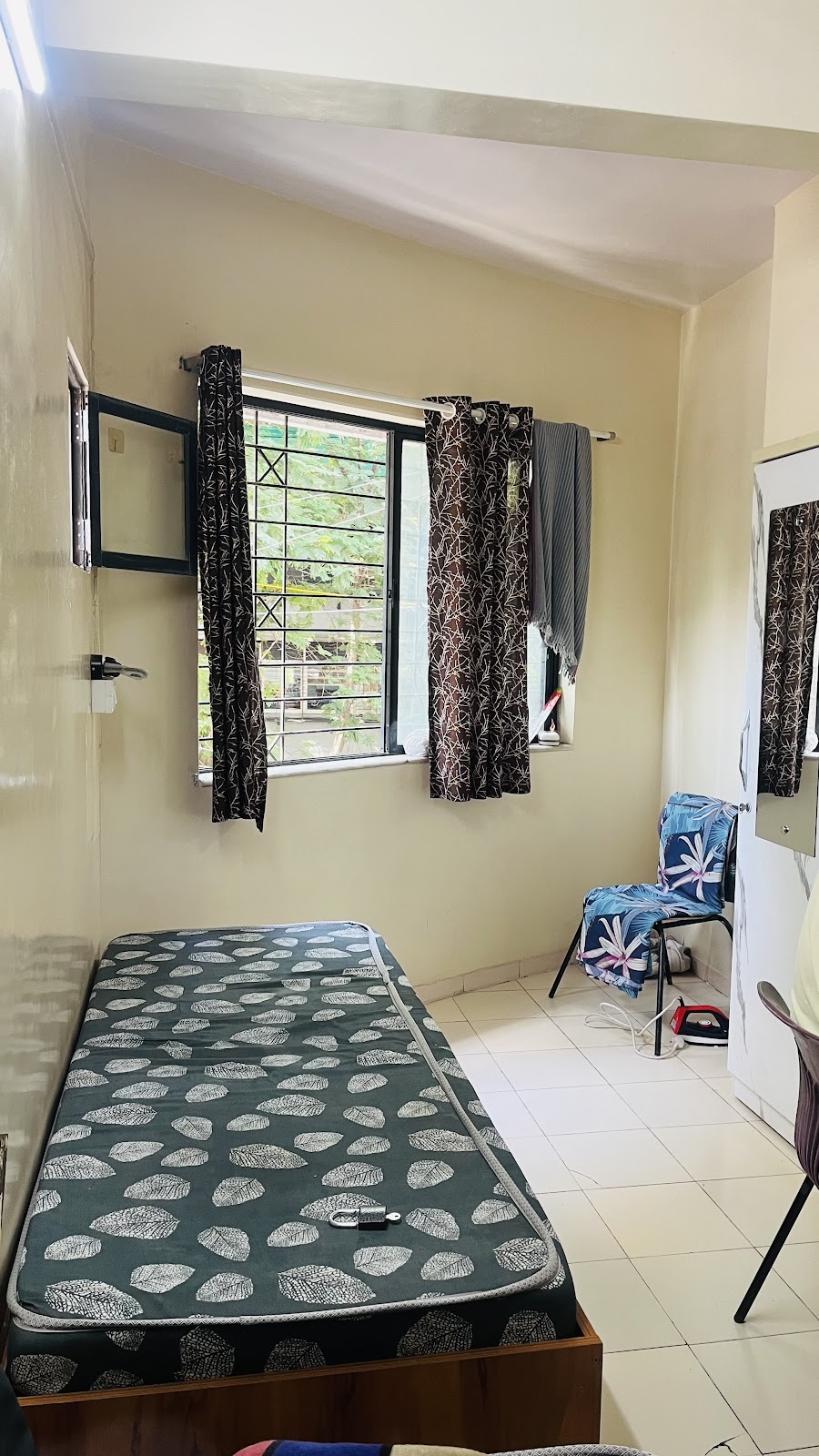 Single Bed Nook with Study Chair & Wardrobe Mirror