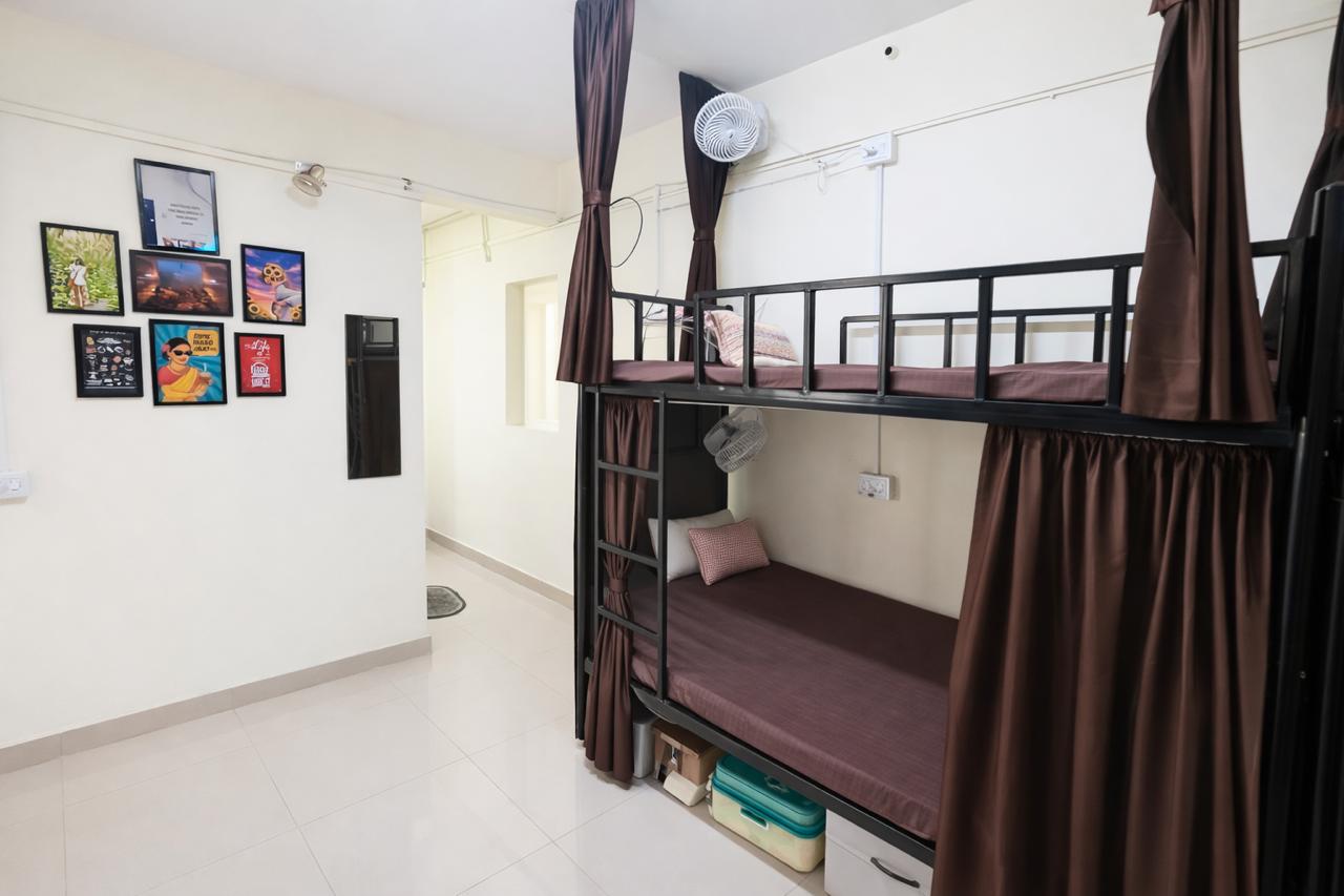 Room Perspective with Study Mirror & Curtained Beds